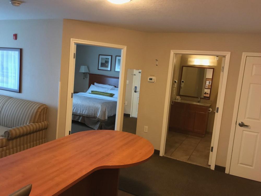 Candlewood Suites Kansas City Airport Exteriör bild